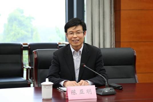 陈亚明(市政府党组成员)