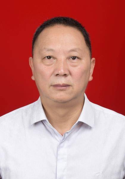 杨臣（云南省德宏州人力资源和社会保障局党组成员、副局长）