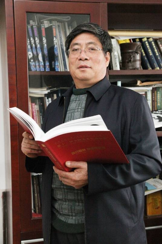 刘金锋（威海市漫画家协会主席）