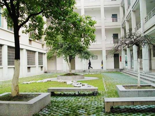 绍兴市上虞区崧厦中学