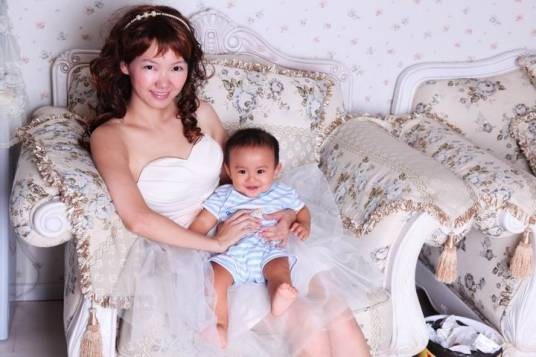 80后美女妈妈