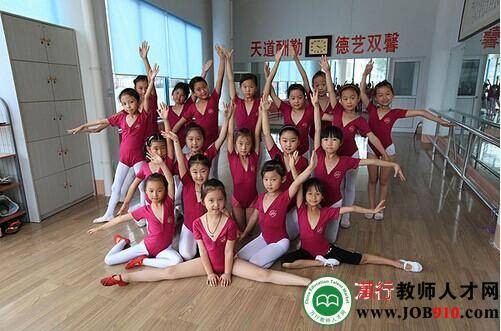 多歌艺术培训学校
