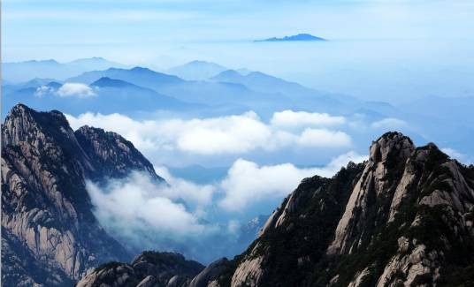 山峰（山体中的上半部分）