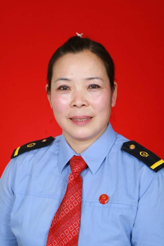 王巧芬（西安铁路局西安客运段昆成二组K165次列车长）