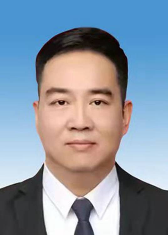 何向荣（山西省朔州市委常委、秘书长）