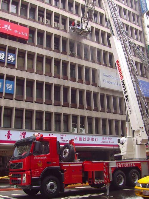 云梯车（一种交通工具）