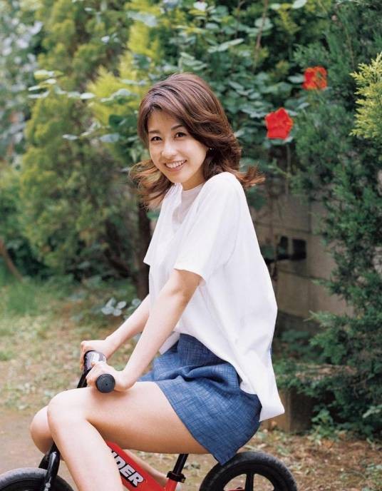 加藤绫子（日本编剧）