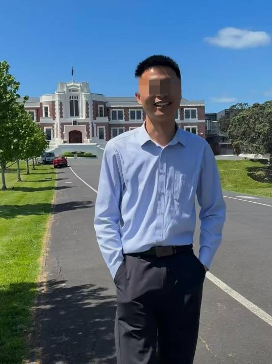 胡凯文（塔卡普纳文法学校华人数学老师）