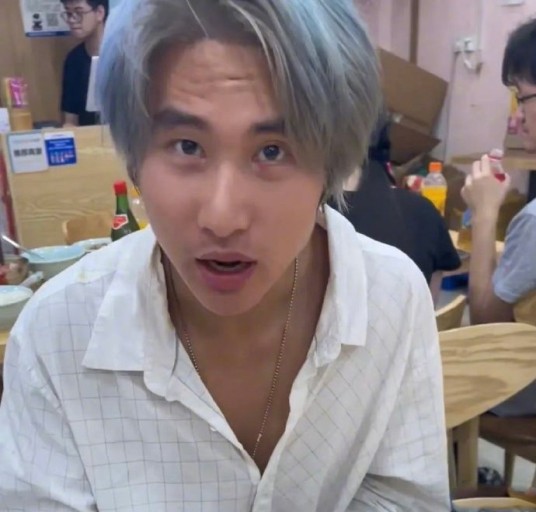 亚人(中国网络博主,因圆明园事件引发争议)