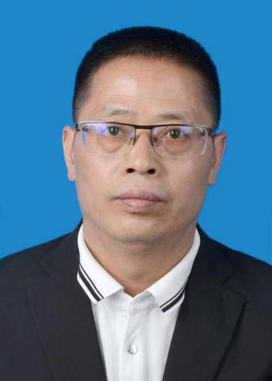 高泽文（四川省成都市龙泉驿区先发带后发结对帮扶工作队副领队，甘孜州甘孜县农牧农村和科技局副局长）