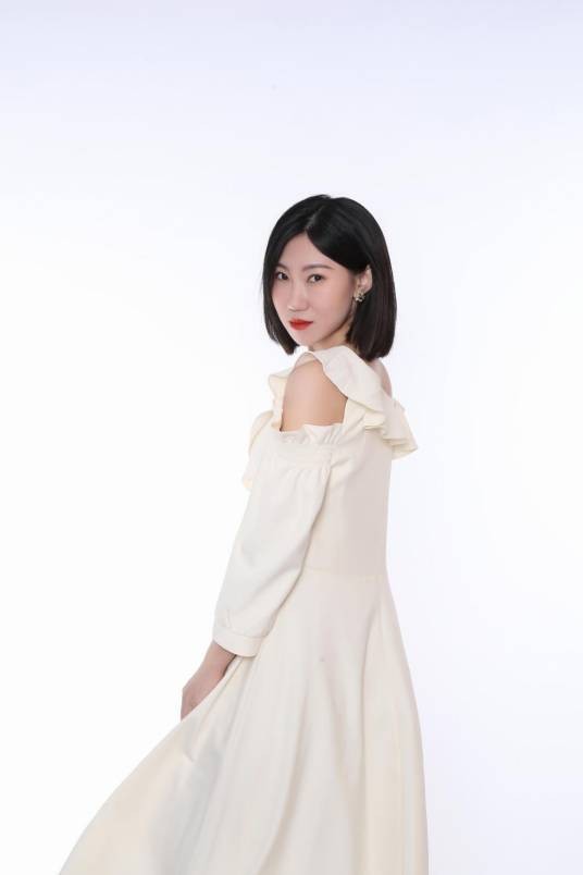 丁欣(东北石油大学艺术学院音乐系扬琴专业教师)