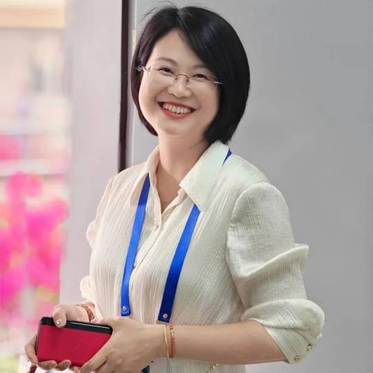 黄健华（深圳市宝安中学外国语学校（集团）副校长，兼新蕾小学校长）