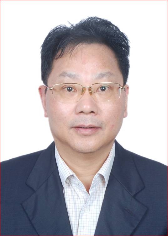 唐定文（渌口区区人大常委会党组成员、副主任）