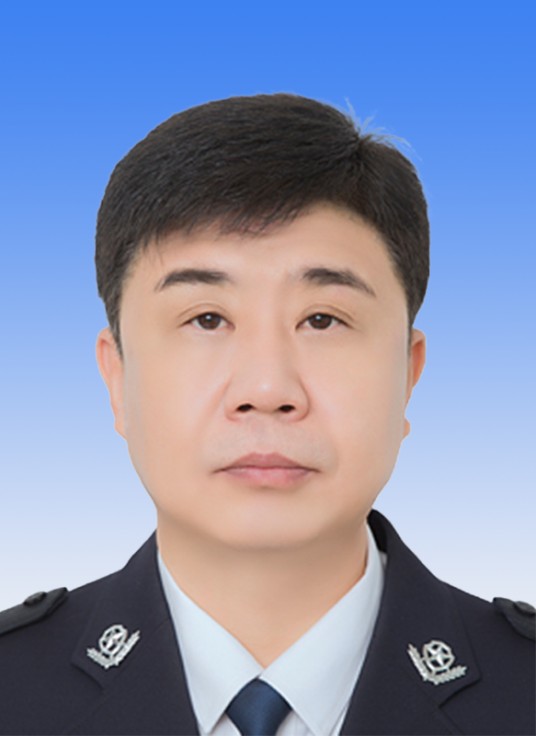 周钧（辽宁省阜新市公安局党委委员、副局长，二级高级警长）