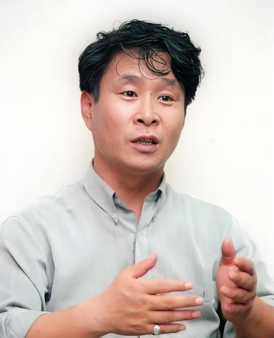 奇周峯
