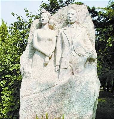 田汉夫妇雕像