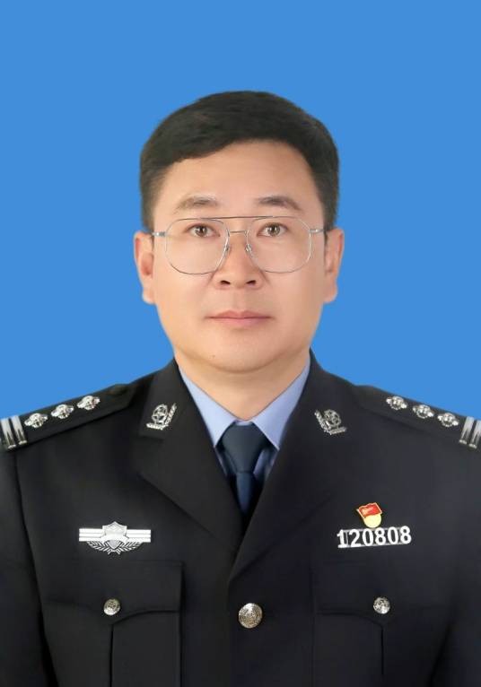 朝格图(内蒙古自治区阿拉善高新技术产业开发区党工委委员、公安分局党委书记、局长)