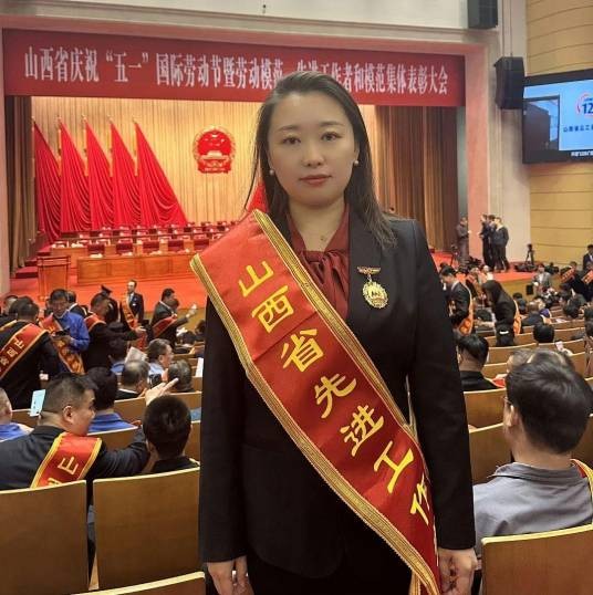 杨晓琴(太原开放大学非学历教育党支部书记、老年开放教育系副主任)