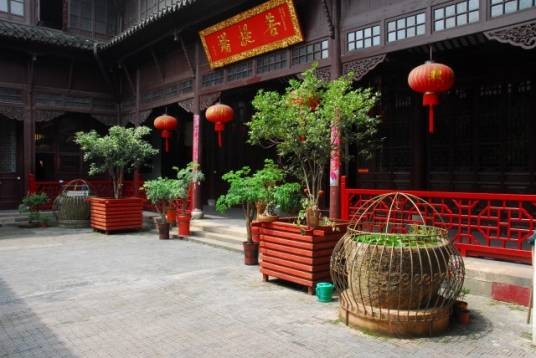 门前南麻石大水缸