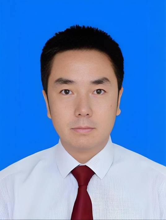 李胜强（陕西省延安市工业和信息化局党组成员、副局长、兼机关党委副书记、机关纪委书记、机关党支部书记）