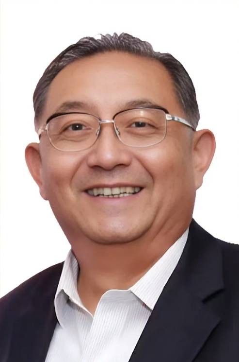 张晓彤(北京平心堂创始人,中医专家,原卫生部部长崔月犁之子)
