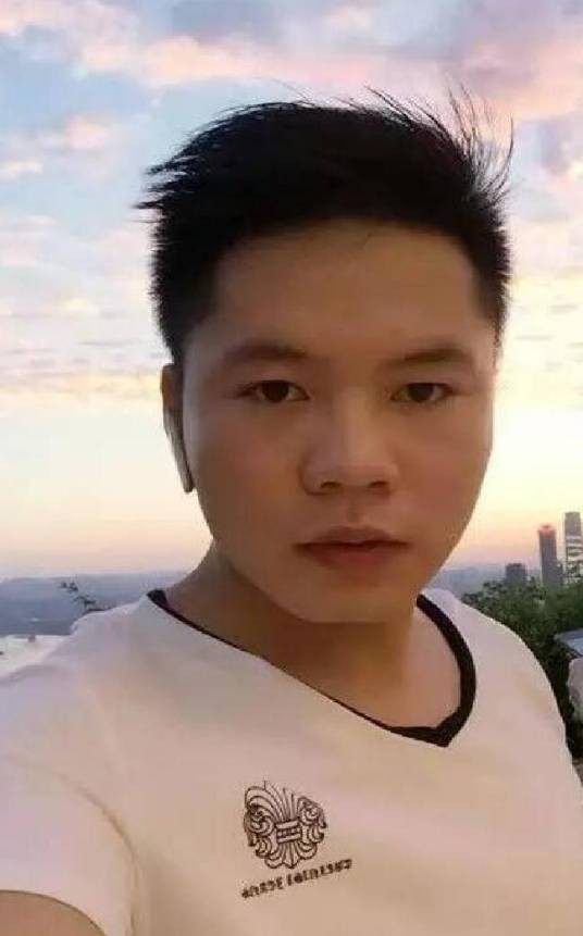 王加勇（贵州救人男孩）