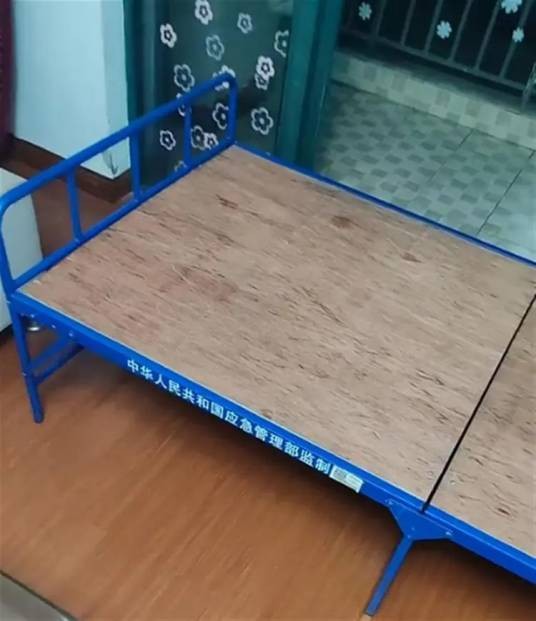 8·11上海男子买折叠床标注救灾物资事件