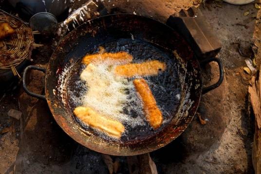 油炸食品（经过高温油炸的食物）