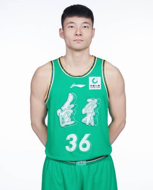 鄢手骐