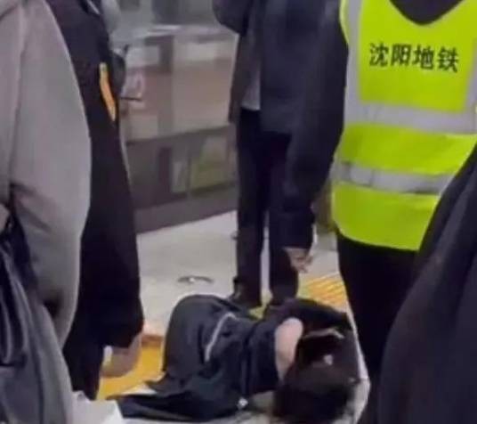 11·5沈阳地铁全裸女子事件