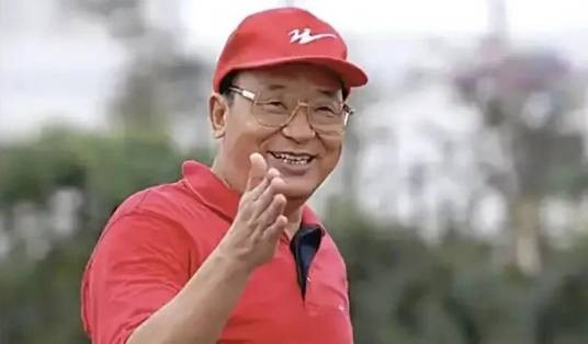 徐英（青岛双星名人集团股份有限公司董事）