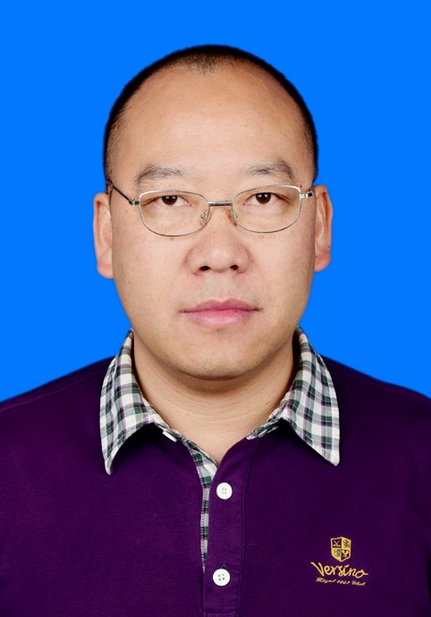 杨通胜(东风镇党委委员、人大主席)