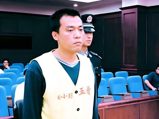 李勃（云南原省长李嘉廷之子）