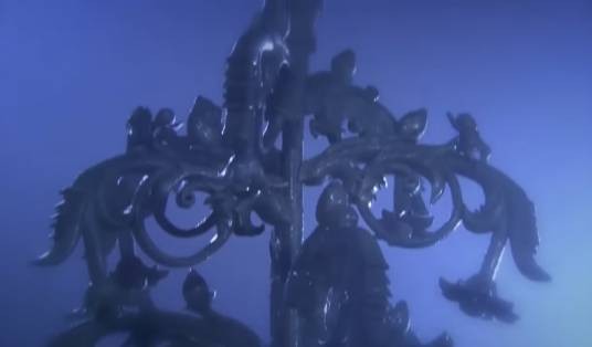 青铜树（电视剧《神探狄仁杰4》中的建筑）