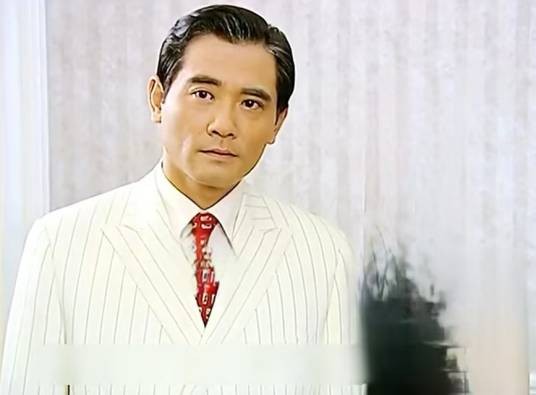 李纯恩（爱情剧《香气迷人》中的角色）