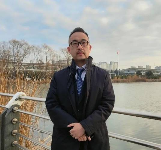 杨大伟（江苏新春兴再生资源有限责任公司董事长、总裁）