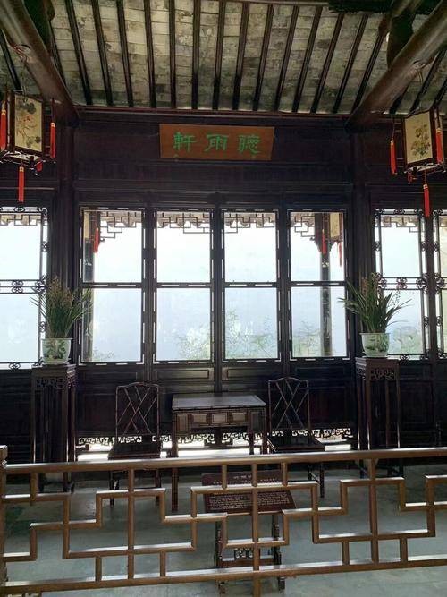 听雨轩（苏州拙政园中花园的建筑）