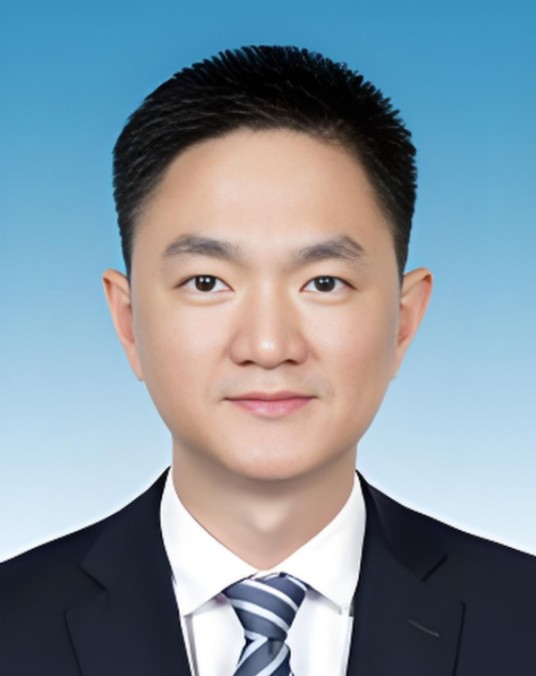 严俊（重庆市垫江县委常委，县政府党组副书记、副县长）