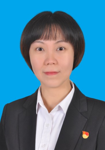 许雯（四川省乐山市市中区监委委员）