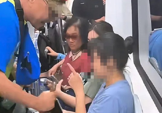 6·24北京地铁女子让座事件