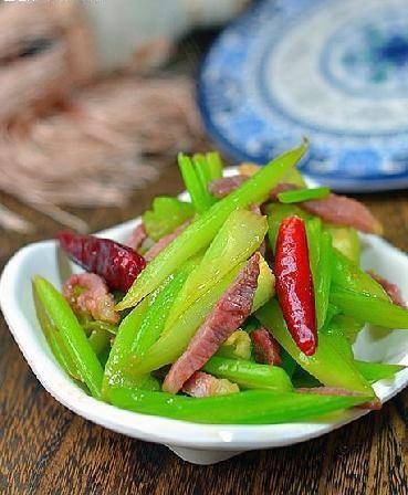 芹菜炒腊肉